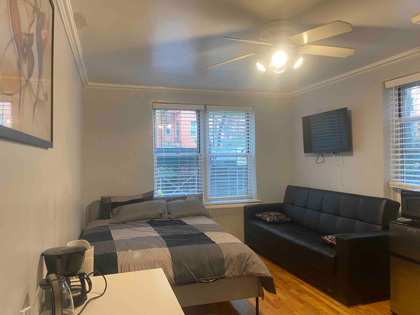 Location, location an location,<br />The best Queens area,  18 minutes from manh  casa particular in  Queens · ★4.83 · 1 bedroom · 1 shared bath Private room in casa particular vacation rental 695060989831158809