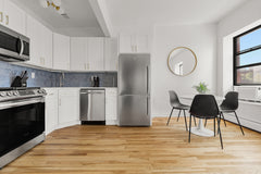 Relax in this approximately 800 sq. ft. one bedroom room modern apartment with o New York, NY Rental unit in New York · 1 bedroom · 1 bed · 1 bath Entire rental unit vacation rental 776078472681139612