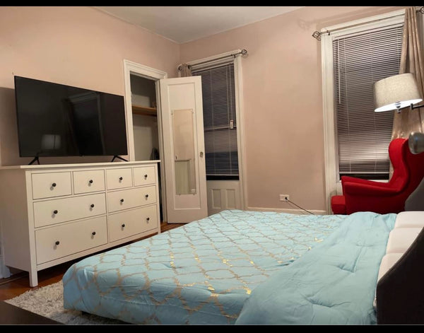 This stylish place to stay is perfect for a party of 2 or even 3.<br />This room New York, NY Rental unit in New York · 1 bedroom · 1 bed · 1 shared bath Private room in rental unit vacation rental 731333384747752368