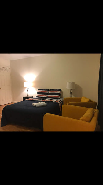Spacious and comfortable space with half bathroom in the room. Lamps, air condit New York, United States Rental unit in Bronx · 1 bedroom · 1 bed · 1 private bath Private room in rental unit vacation rental 21406998