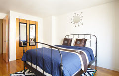 Elegant 2 bedroom, with high ceilings, large windows, gorgeous views.  Modern ki New York, NY Rental unit in New York · ★4.50 · 2 bedrooms · 2 beds · 1 bath Entire rental unit vacation rental 8054277