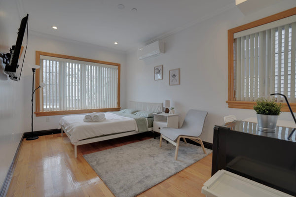 This is a comfortable space with 43” TV, Fast WiFi for gaming and working.<br />  Home in Queens · ★4.93 · 1 bedroom · 1 bed · 1 bath Private room in home vacation rental 1008315491855065333