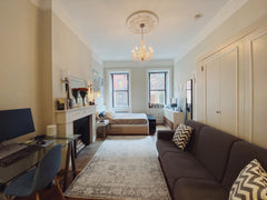 First-floor apartment located in prime Chelsea townhouse. Near everything Chelse New York, NY Rental unit in New York · 1 bedroom · 1 bed · 1 bath Entire rental unit vacation rental 45119005