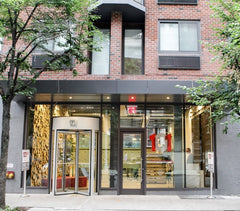 Clean, modern studio with queen size bed, TV / cable, full kitchen, bathroom and New York, NY Rental unit in New York · Studio · 1 bed · 1 bath Entire rental unit vacation rental 7928917
