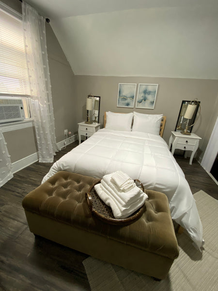 Forget your worries in this spacious and serene space.  Home in Queens · ★4.69 · 1 bedroom · 1 bed · 1 shared bath Private room in home vacation rental 51828187