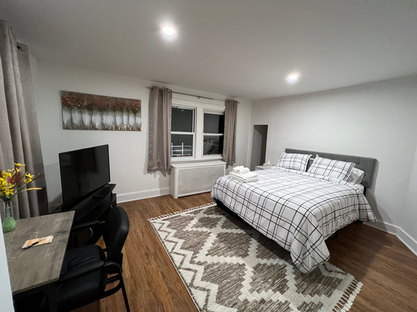 Welcome to our home! This is our newly renovated stylish unit in the heart of Ja  Home in Queens · 1 bedroom · 1 bed · 1 shared bath Private room in home vacation rental 839607315156742936