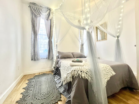 A bright and airy private room located in the heart of Williamsburg.  Right off  New York, NY Rental unit in Brooklyn · ★4.71 · 1 bedroom · 1 bed · 1 shared bath Private room in rental unit vacation rental 568678127553818062