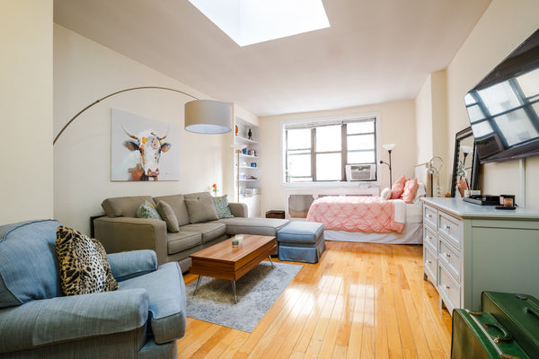 Cute studio apartment in a pre-war building with an extremely open layout and up New York, NY Rental unit in New York · ★5.0 · 1 bedroom · 1 bed · 1 bath Entire rental unit vacation rental 23901975