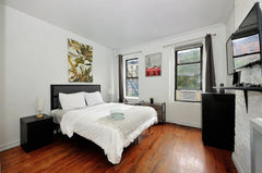 This unit comfortably sleeps 4, it has 2 bedrooms with 1 queen bed and 1 full si  Rental unit in New York · ★New · 2 bedrooms · 3 beds · 1 bath Entire rental unit vacation rental 1070221478312093775