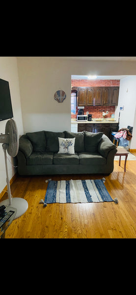 Take it easy at this unique and tranquil getaway. Just minutes from the F and N  Syracuse, NY Home in Brooklyn · 1 bedroom · 1 bed · 1 shared bath Shared room in home vacation rental 987739580449483197