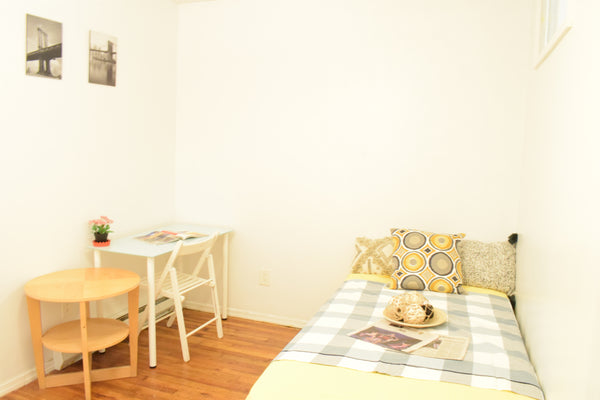 The apartment is located in Woodside, Queens.<br />It is accessible enough to Me New York, United States Townhouse in Queens · ★3.0 · 1 bedroom · 1 bed · 1 shared bath Private room in townhouse vacation rental 48213630