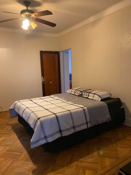 Private spacious front room in quiet queens neighborhood.  Walking distance to s Boca Raton, FL Condo in Queens · 1 bedroom · 1 bed · 1 shared bath Private room in condo vacation rental 653507297797336134