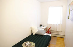 This apartment is located 3min from subway "Grand Ave-Newtown" station.<br />Thi  Townhouse in Queens · 1 bedroom · 1 bed · 1 shared bath Private room in townhouse vacation rental 48382594