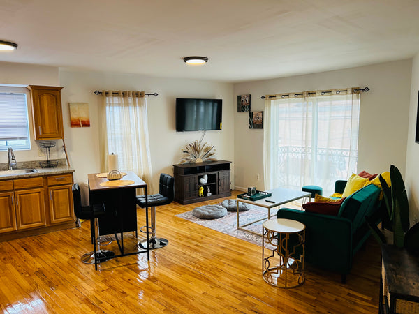 A perfect location for anyone visiting New York City,  just 15 minutes of JFK ai New York, NY Rental unit in Queens · ★New · 2 bedrooms · 1 bath Entire rental unit vacation rental 1077855441244601453