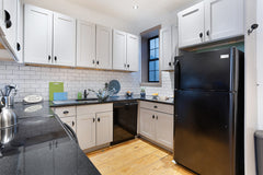 Explore New York City from this home base located in an exciting part of Manhatt New York, NY Rental unit in New York · 1 bedroom · 3 baths Private room in rental unit vacation rental 1020224178453200016