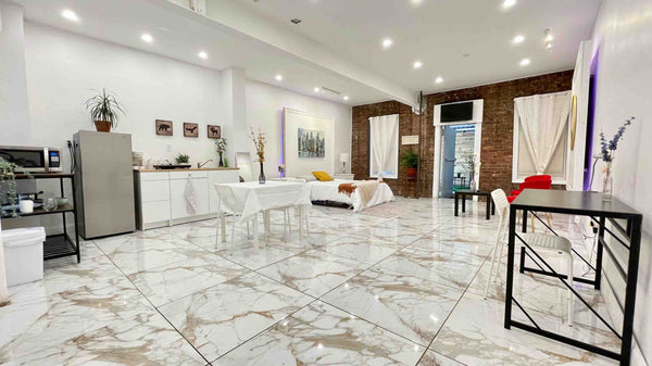 Our newly updated open space studio offers a feel of luxury, comfort and seamles New York, United States Loft in Brooklyn · ★4.60 · Studio · 1 bed · 1 bath Entire loft vacation rental 53741603