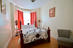 Kick back and relax in this calm, stylish space. New York, United States Townhouse in Brooklyn · ★4.70 · 1 bedroom · 1 bed · 2 shared baths Private room in townhouse vacation rental 692700316570921760
