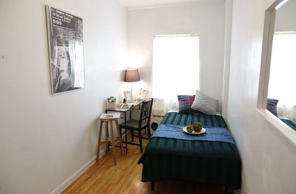 This house is located in Sunnyside, Queens.<br />It is recommended for people wh United States Townhouse in Queens · ★3.0 · 1 bedroom · 1 bed · 1 shared bath Private room in townhouse vacation rental 45654763