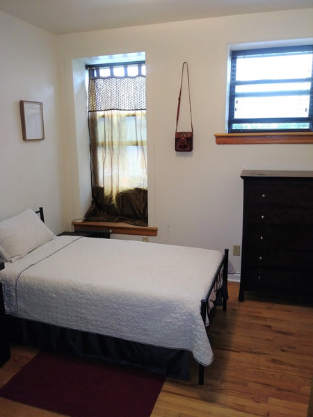Please be advised that the listing observes a midnight curfew.<br /><br />The ro New York, NY Rental unit in New York · ★4.96 · 1 bedroom · 1 bed · 1 shared bath Private room in rental unit vacation rental 689890425467758374