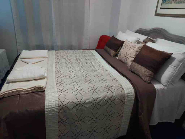 Beautiful updated furnished one room. Walking distance to Metro North train stat New York, NY Rental unit in Bronx · ★4.81 · 1 bedroom · 1 bed · 1 private bath Private room in rental unit vacation rental 18721209