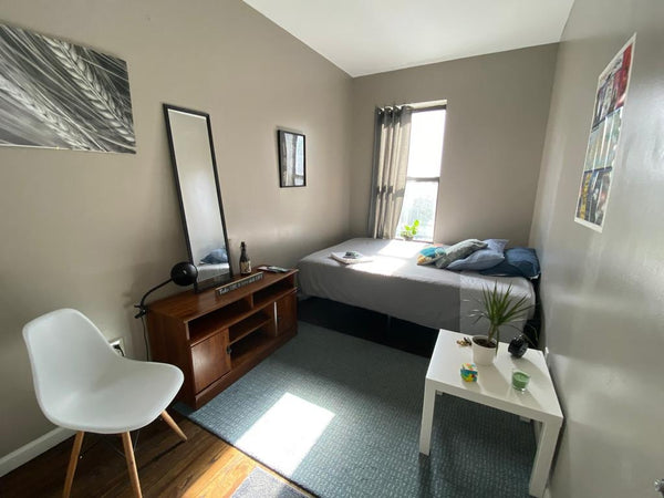 Welcome to Junie's Room. Enjoy our spacious and warm apartment in the heart of f New York, NY Rental unit in Brooklyn · ★4.73 · 1 bedroom · 1 bed · 1.5 shared baths Private room in rental unit vacation rental 563246706811573391