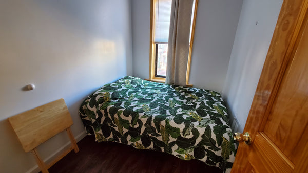 Kick back and relax in this calm, stylish space. Single, sunny private bedroom a New York, NY Rental unit in Brooklyn · ★4.17 · 1 bedroom · 1 bed · 1 shared bath Private room in rental unit vacation rental 702920448084938453