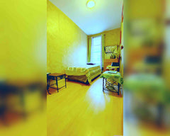 Cozy and quiet shared space just steps from the subway! 1 bedrooms, one twin bed  Home in Brooklyn · ★4.42 · 1 bedroom · 1 bed · 1 shared bath Private room in home vacation rental 35732634