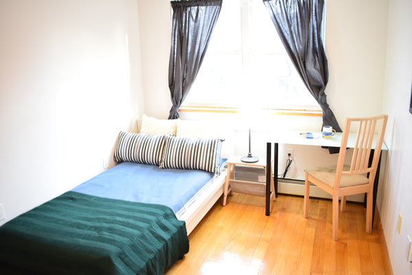 This apartment is located 3min from subway 