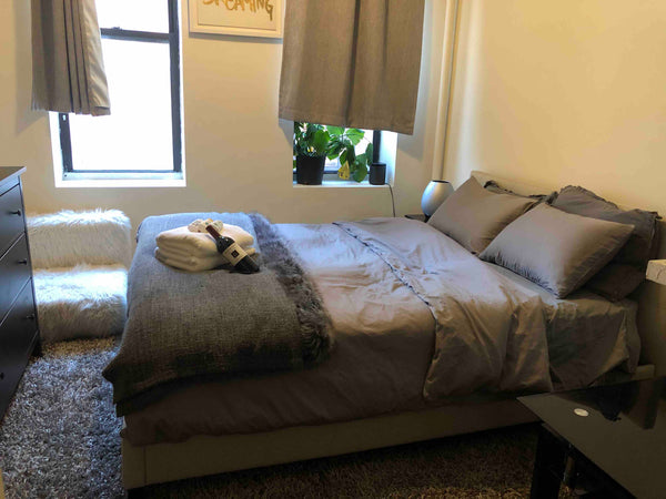 Perfectly located large studio in the iconic lower eastside.<br /><br />12 foot   Rental unit in New York · 1 bedroom · 1 bed · 1 bath Entire rental unit vacation rental 40943649