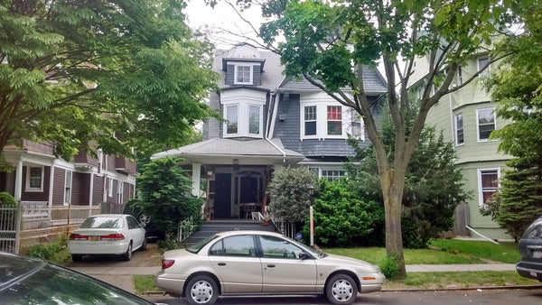 One block from the Cortelyou Q train subway. 30min ride to Union square. Prospec New York, NY Home in Brooklyn · 1 bedroom · 1 bed · 2 shared baths Private room in home vacation rental 22280404