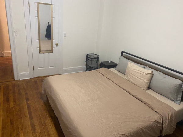 One private room in a spacious apartment in the UWS. King bed. 2 blocks from cen Montreal, Canada Rental unit in New York · ★4.70 · 1 bedroom · 1 bed · 1 shared bath Private room in rental unit vacation rental 705884337775421334