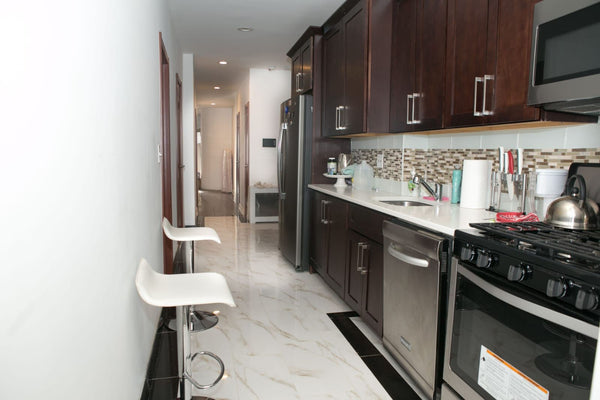 Cozy room in quiet neighborhood next to train station 40 min to Manhattan. Femal Miami Beach, FL Home in Queens · ★4.54 · 1 bedroom · 1 bed · 1 shared bath Private room in home vacation rental 29253322