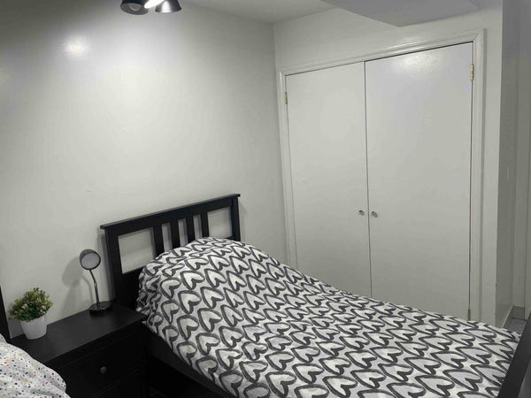 Welcome to Midwood, Brooklyn. This cozy private bedroom features two twin beds.   Rental unit in Brooklyn · ★4.58 · 1 bedroom · 1 bed · 1 shared bath Private room in rental unit vacation rental 843579161660140499