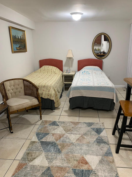 Newly renovated, 20 minutes to Manhattan, two blocks to train station, 20 minute Bellmore, NY Rental unit in Queens · ★4.71 · Studio · 2 beds · 1 bath Entire rental unit vacation rental 877020367946466742