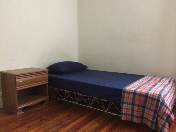 Single room in a large, quiet, comfortable apartment in Morningside Heights. It’ New York, NY Rental unit in New York · ★4.94 · 1 bedroom · 1 bed · 1 shared bath Private room in rental unit vacation rental 659969149413779138