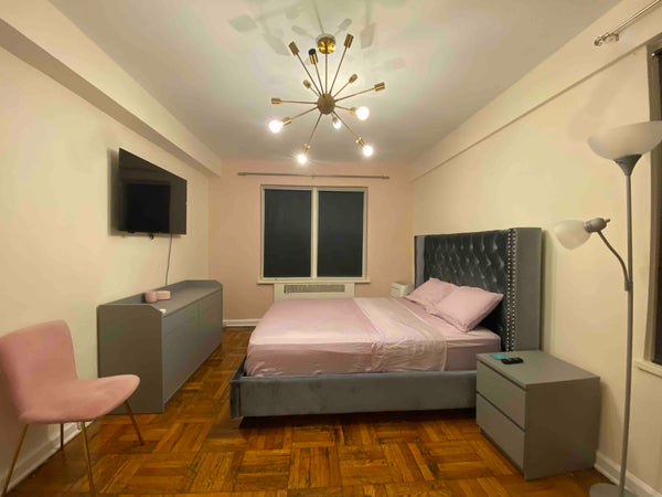 Enjoy easy access to popular shopping and restaurants from this lovely space to   Bed and breakfast in Bronx · ★4.64 · 1 bedroom · 1 bed · 1 shared bath Private room in bed and breakfast vacation rental 50201085