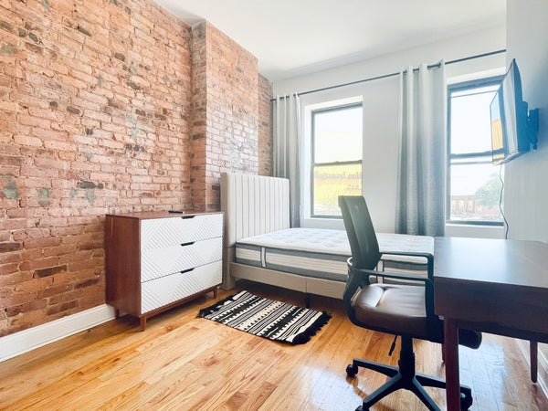 Furnished room, 2 windows, closet, new hardwood floor, in a 4 bedroom, 2 bathroo New York, NY Serviced apartment in Queens · 1 bedroom · 1 bed · 2 baths Private room in serviced apartment vacation rental 52236517