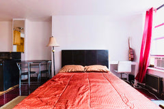 Wonderful fully furnished Studio apartment in the heart of the Lower East Side i Roslyn, NY Rental unit in New York · 1 bedroom · 1 bed · 1 bath Entire rental unit vacation rental 999925730468942227