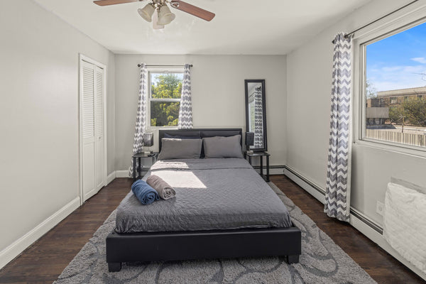 Very spacious private room located in Three bedroom duplex for long stays.<br />  Rental unit in Brooklyn · ★4.71 · 1 bedroom · 1 bed · 2 shared baths Private room in rental unit vacation rental 40280060