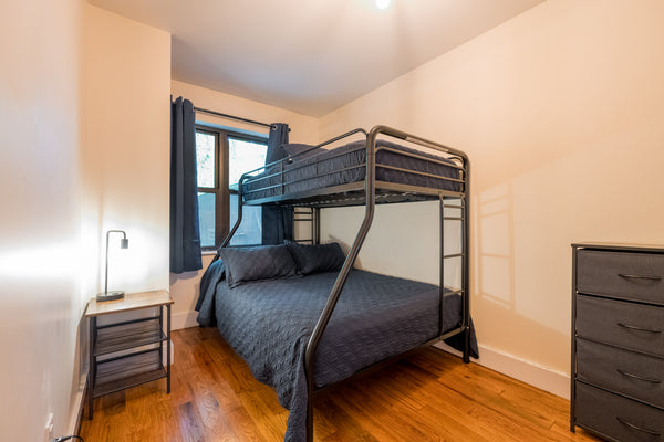 FULL/TWIN SIZED BUNKBED IN A HUGE PRIVATE BEDROOM!<br /><br />ACCESSIBLE! Litera New York, NY Rental unit in Brooklyn · ★4.64 · 1 bedroom · 2 beds · 2 shared baths Private room in rental unit vacation rental 783615162751617942