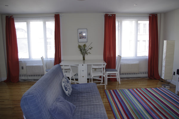 2 subway stops or 10 minutes taxi drive from Lower Manhattan! Located on the clo New York, NY Rental unit in Brooklyn · 2 bedrooms · 3 beds · 1 bath Entire rental unit vacation rental 2769718