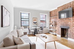 Discover the best of Downtown, with this one-bedroom West Village apartment with New York, NY Rental unit in New York · 1 bedroom · 1 bed · 1 bath Entire rental unit vacation rental 742579079773788872