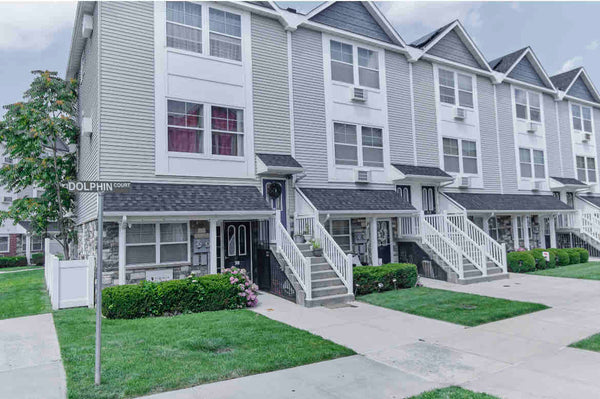 Luxurious 3-bed, 2.5-bath private townhouse complex, in a gated community & a de Mount Vernon, NY Townhouse in The Bronx · ★4.0 · 3 bedrooms · 4 beds · 2.5 baths Entire townhouse vacation rental 730678343765499183