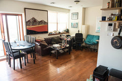 Share our creative and sunny Williamsburg apartment! Bedroom with private bath i New York, NY Rental unit in Brooklyn · 1 bedroom · 1 bed · 1 bath Private room in rental unit vacation rental 4838260