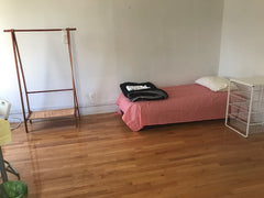 A very simple and cozy set up, perfect for the lone traveller who just wants to  New York, NY Rental unit in New York · 1 bedroom · 1 shared bath Private room in rental unit vacation rental 42586350