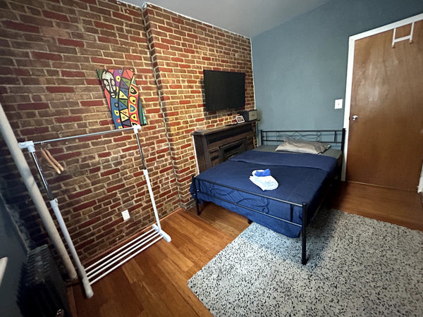 Quiet bedroom 2 mins walk from Times Square. Shared bathroom and kitchen. Third  New York, NY Rental unit in New York · 1 bedroom · 1 bed · 1 bath Private room in rental unit vacation rental 1024557107707725213