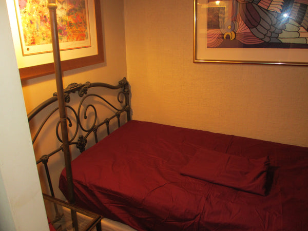 Very small room with AC  smoking OK   No cooking in kitchen  Cold and hot drinks New York, NY Bed and breakfast in New York · ★4.29 · 1 bedroom · 1 bed · 1 private bath Private room in bed and breakfast vacation rental 814327