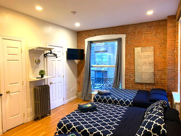 ➢	 2 min walking: Empire State building <br /><br />➢	 10-15 Min walking: Times  New York, NY Rental unit in New York · ★4.51 · Studio · 3 beds · 1 bath Entire rental unit vacation rental 54291034