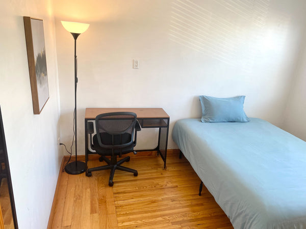 This private room in Woodside is perfect for your first accommodation transition  Rental unit in Queens · 1 bedroom · 1 bed · 1 shared bath Private room in rental unit vacation rental 1000534119786719904