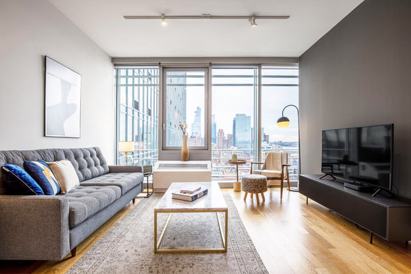 Discover the best of Midtown, with this one-bedroom Midtown West apartment with  New York, NY Rental unit in New York · 1 bedroom · 1 bed · 1 bath Entire rental unit vacation rental 39243894